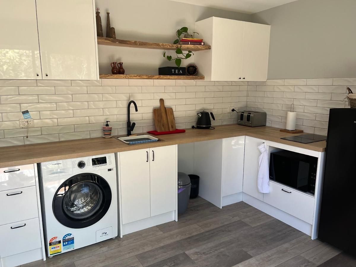 Stylish Guest In Everton Hills Apartment *