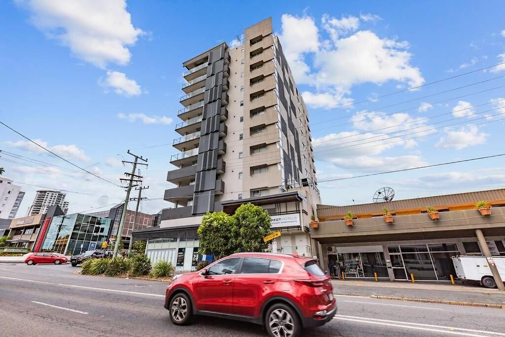 Spacious Inner With Free Parking Apartment