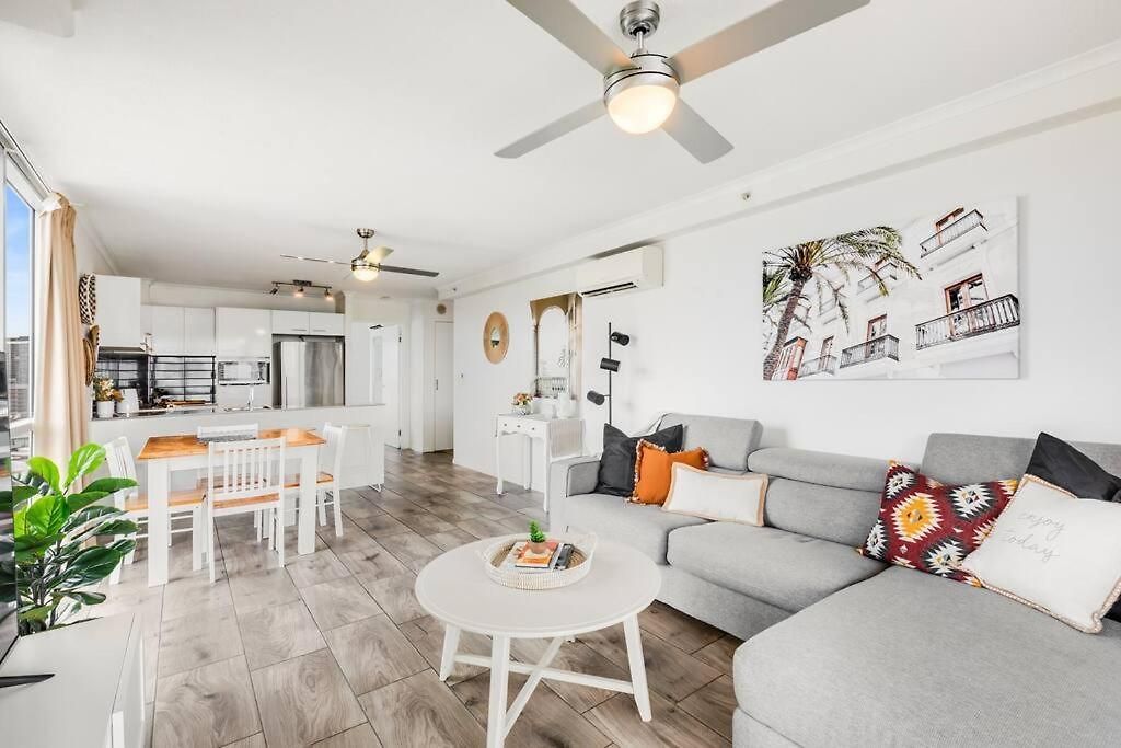 Spacious Inner With Free Parking Apartment Brisbane