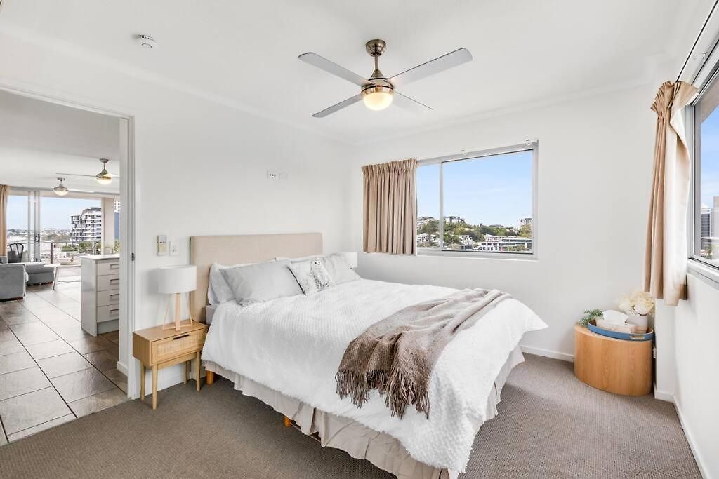 Spacious Inner With Free Parking Apartment