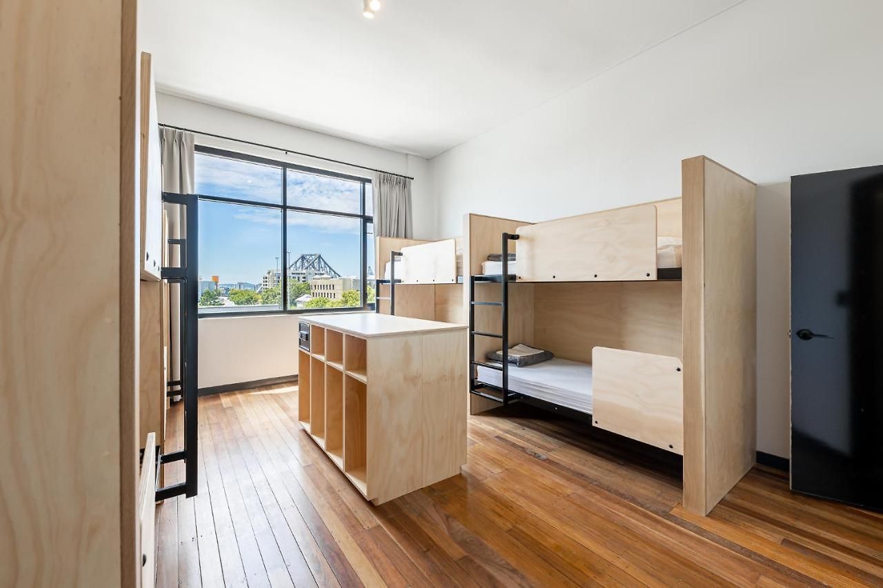 Bunk * Brisbane