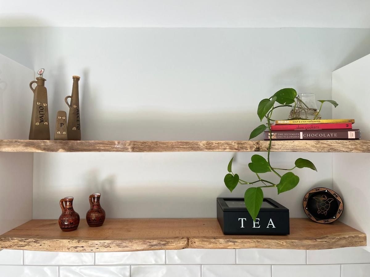 Stylish Guest In Everton Hills Apartment