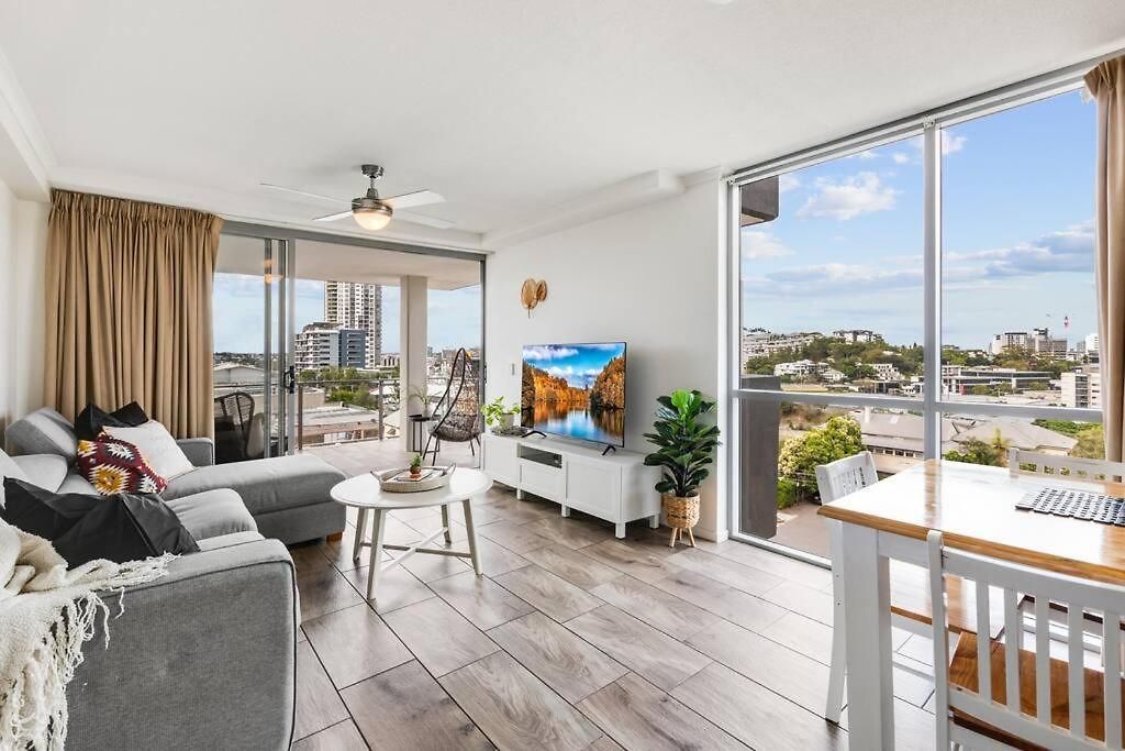Spacious Inner With Free Parking Apartment Brisbane