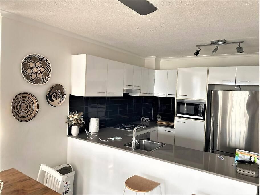 Spacious Inner With Free Parking Apartment