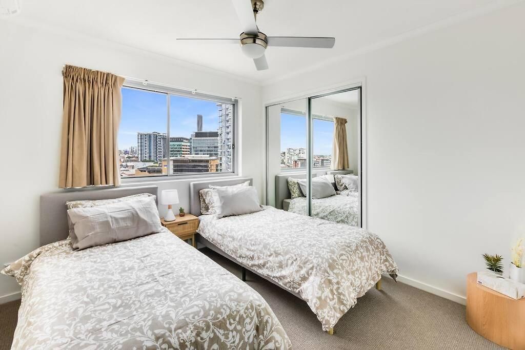 Spacious Inner With Free Parking