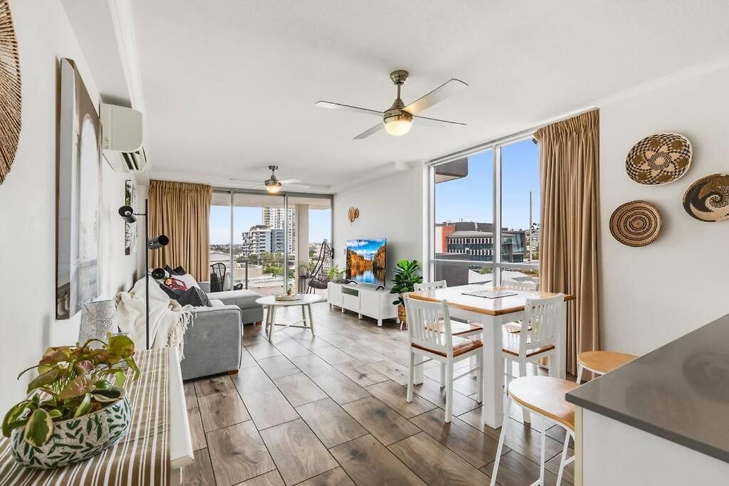 Spacious Inner With Free Parking