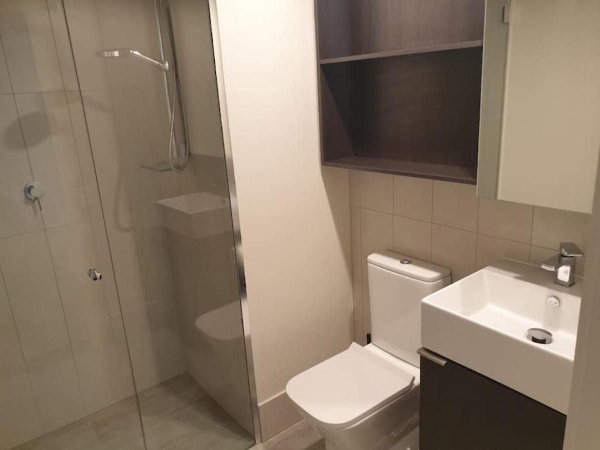 Executively Inspired - 2 Bed 2 Bath On Queen St With Carpark Fast Wifi Rooftop Pool And Sleeps 5 Brisbane