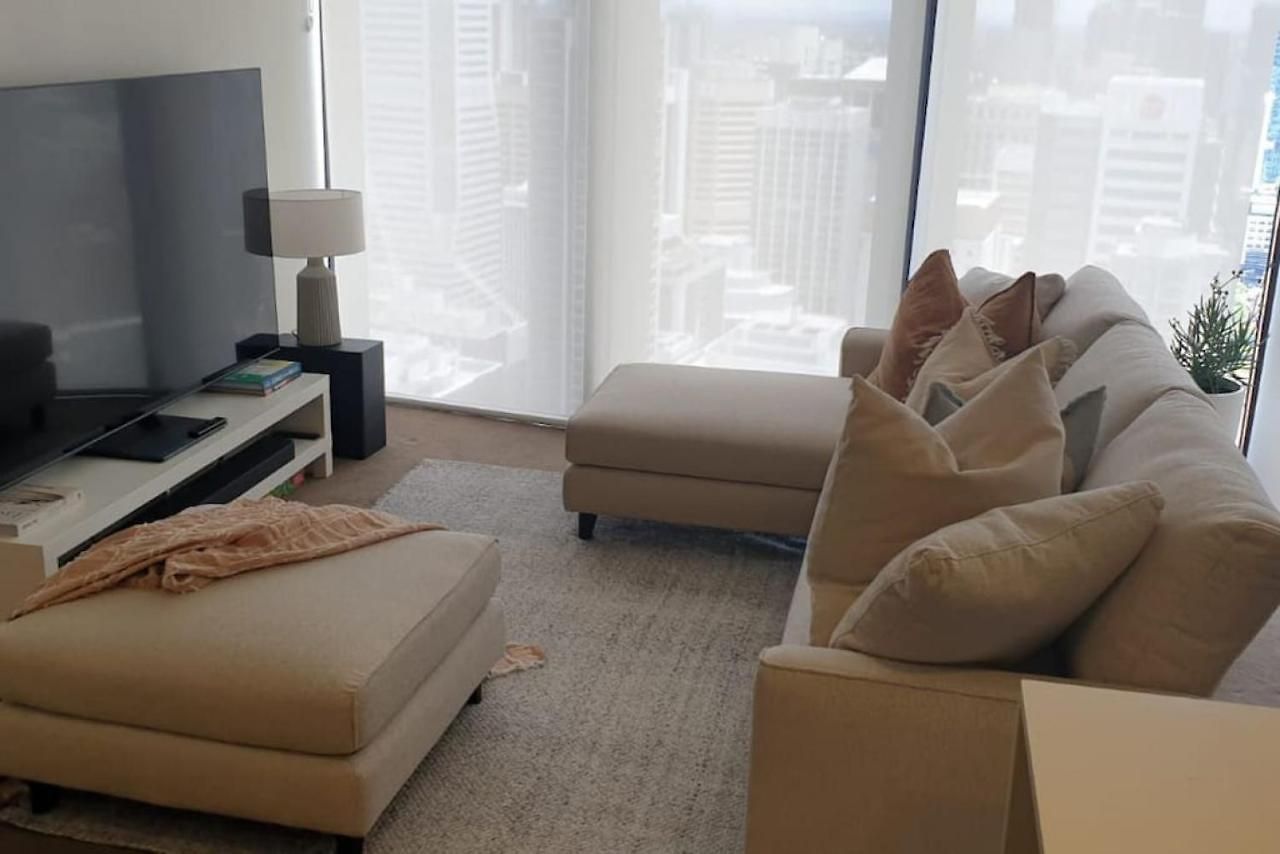 Apartment Executively Inspired - 2 Bed 2 Bath On Queen St With Carpark Fast Wifi Rooftop Pool And Sleeps 5 Brisbane