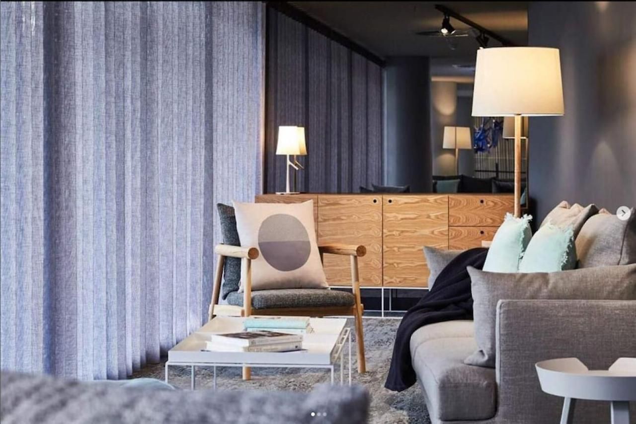 Executively Inspired - 2 Bed 2 Bath On Queen St With Carpark Fast Wifi Rooftop Pool And Sleeps 5