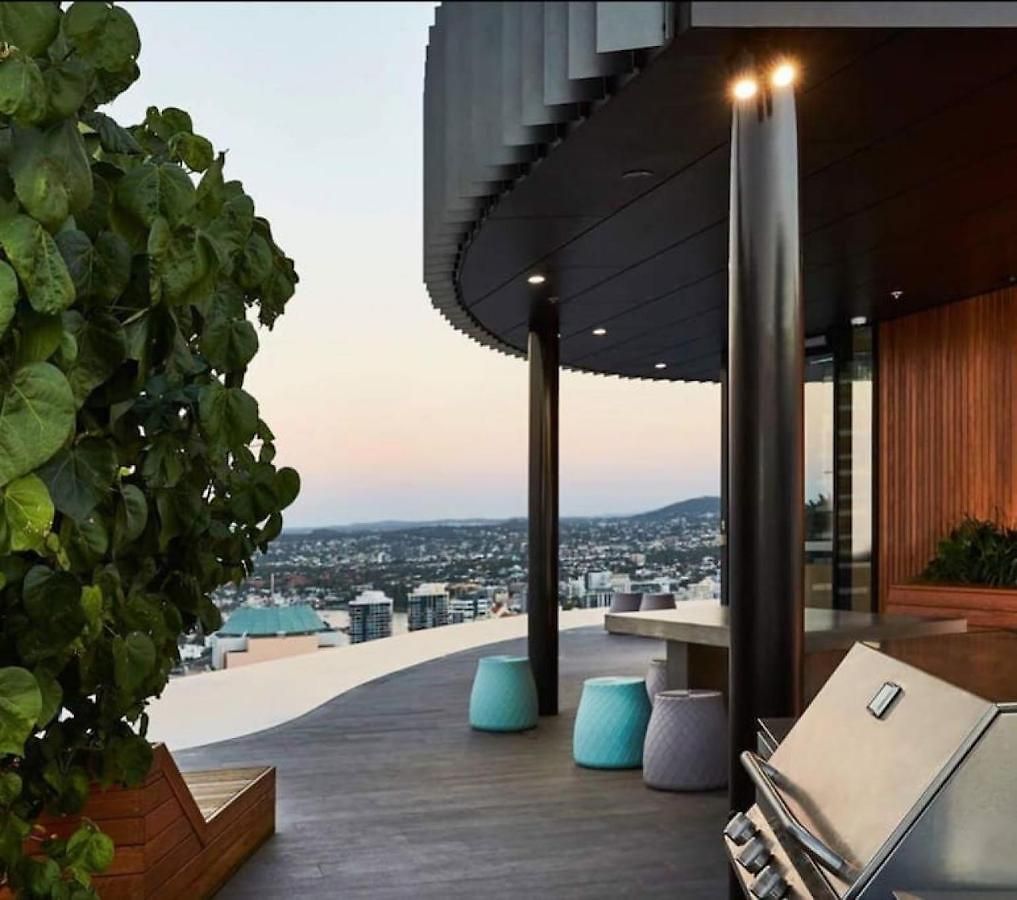 Executively Inspired - 2 Bed 2 Bath On Queen St With Carpark Fast Wifi Rooftop Pool And Sleeps 5 Apartment Brisbane