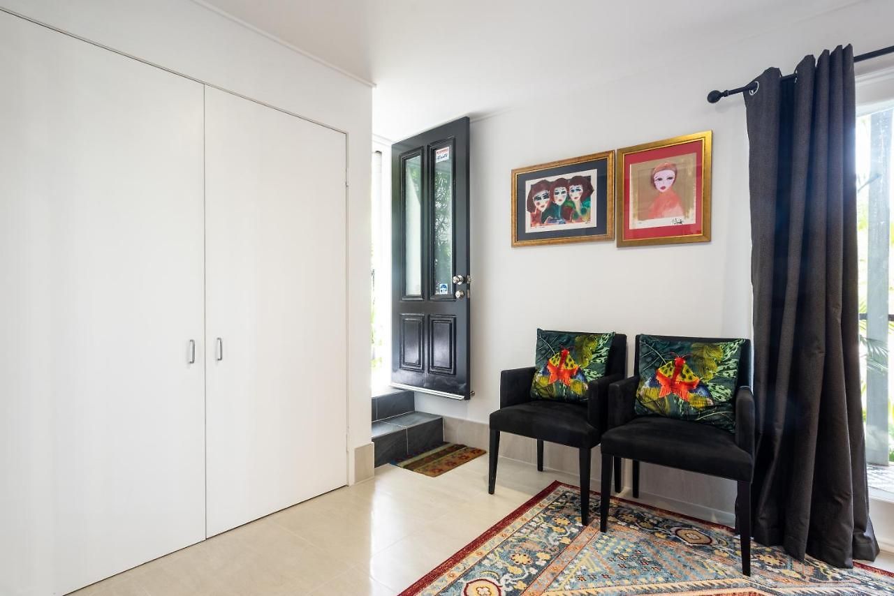 Contemporary In The Heart Of Paddington By Custom Hosting