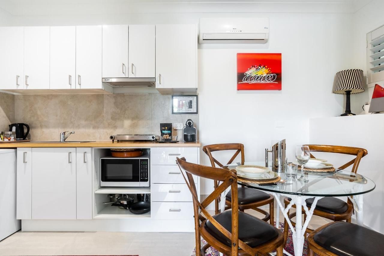 Apartment Contemporary In The Heart Of Paddington By Custom Hosting Brisbane