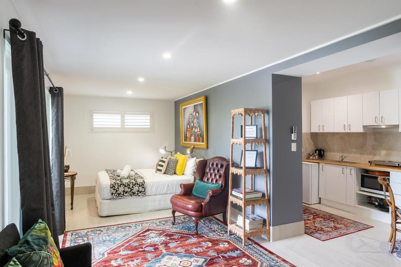 Contemporary In The Heart Of Paddington By Custom Hosting