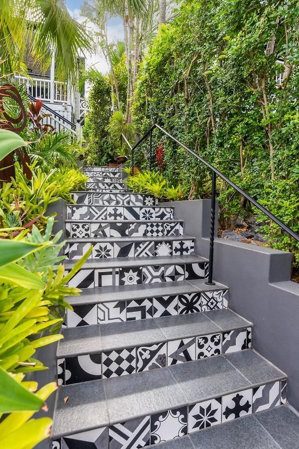 Contemporary In The Heart Of Paddington By Custom Hosting *