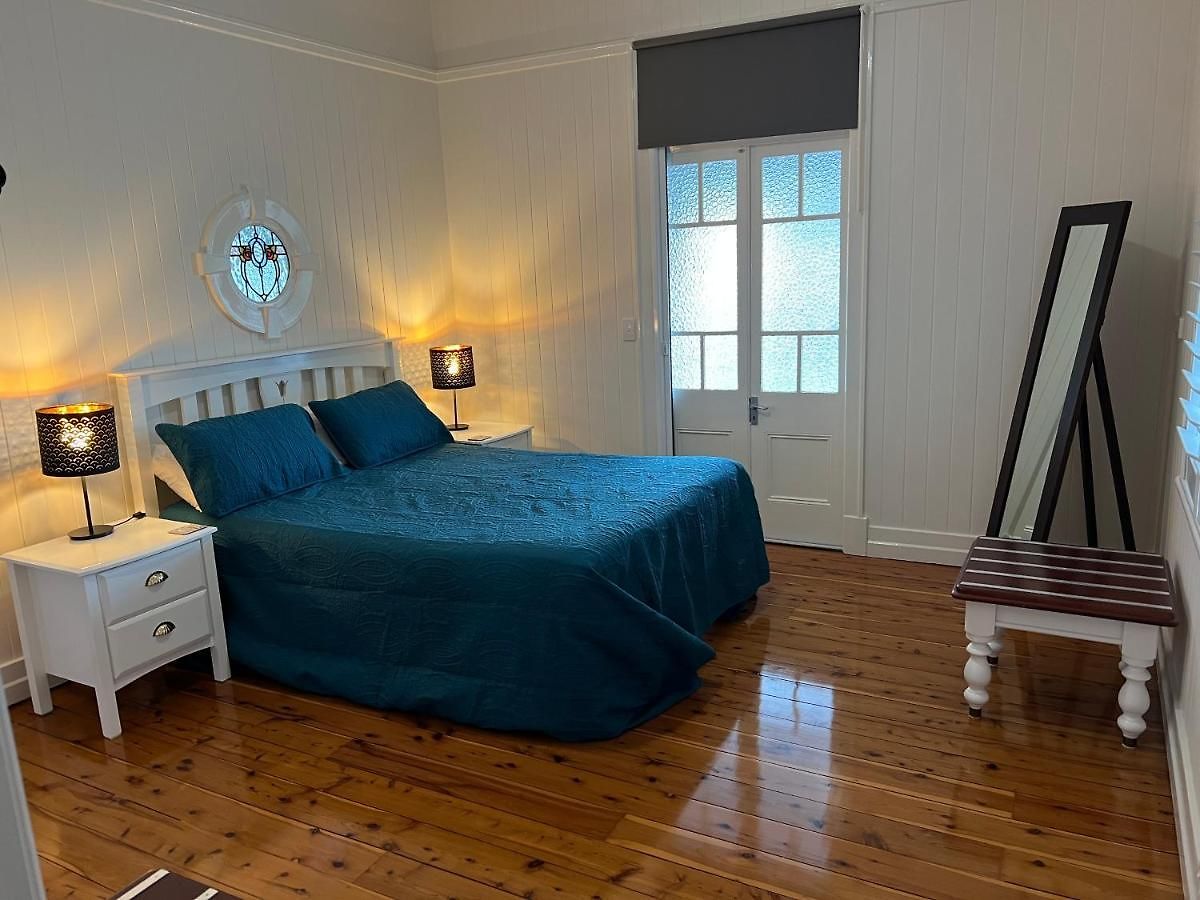 Old Queensland Charm Entire Upper Level Holiday home