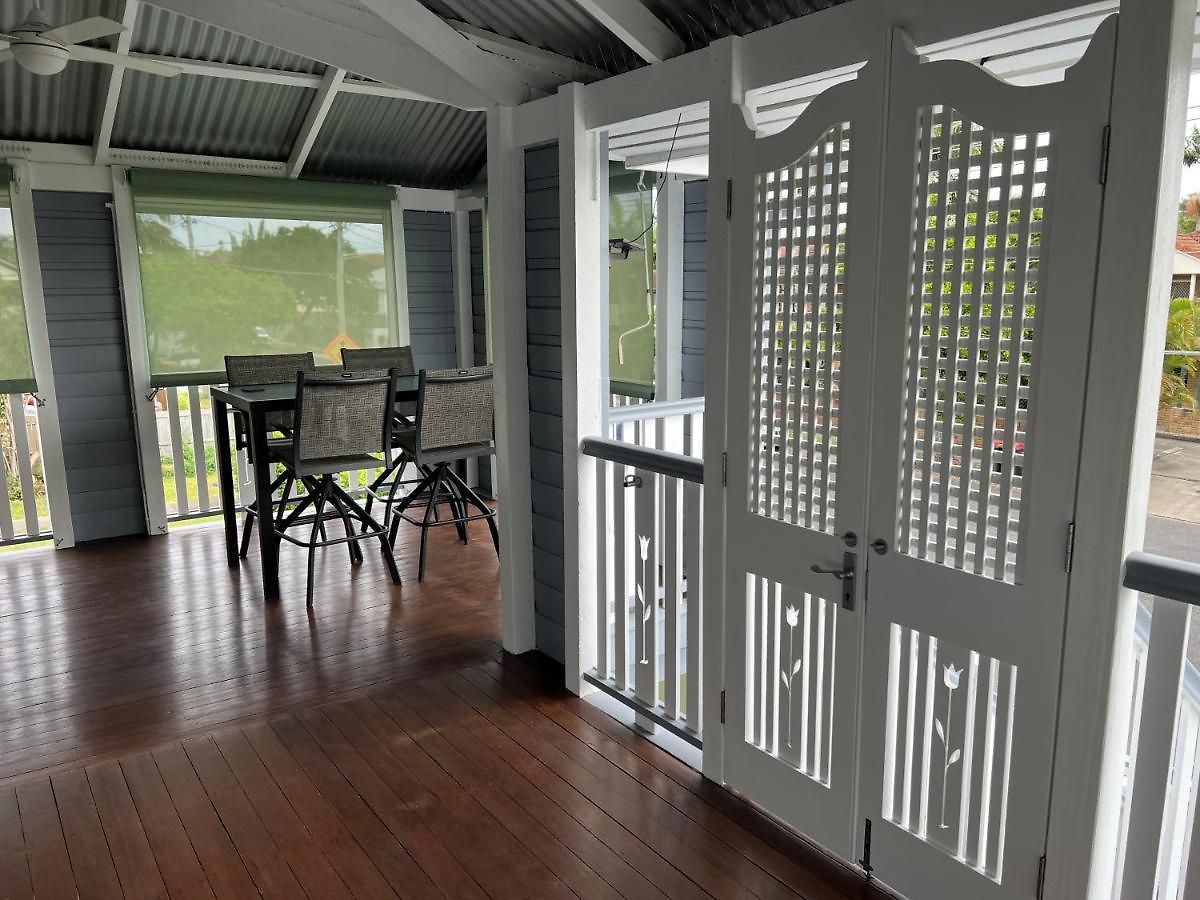 Old Queensland Charm Entire Upper Level * Brisbane