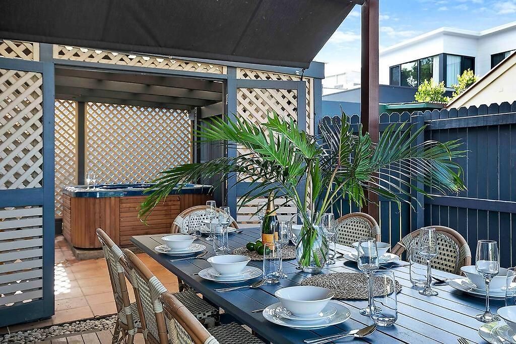 Oasis+spa Tennis Court Brisbane