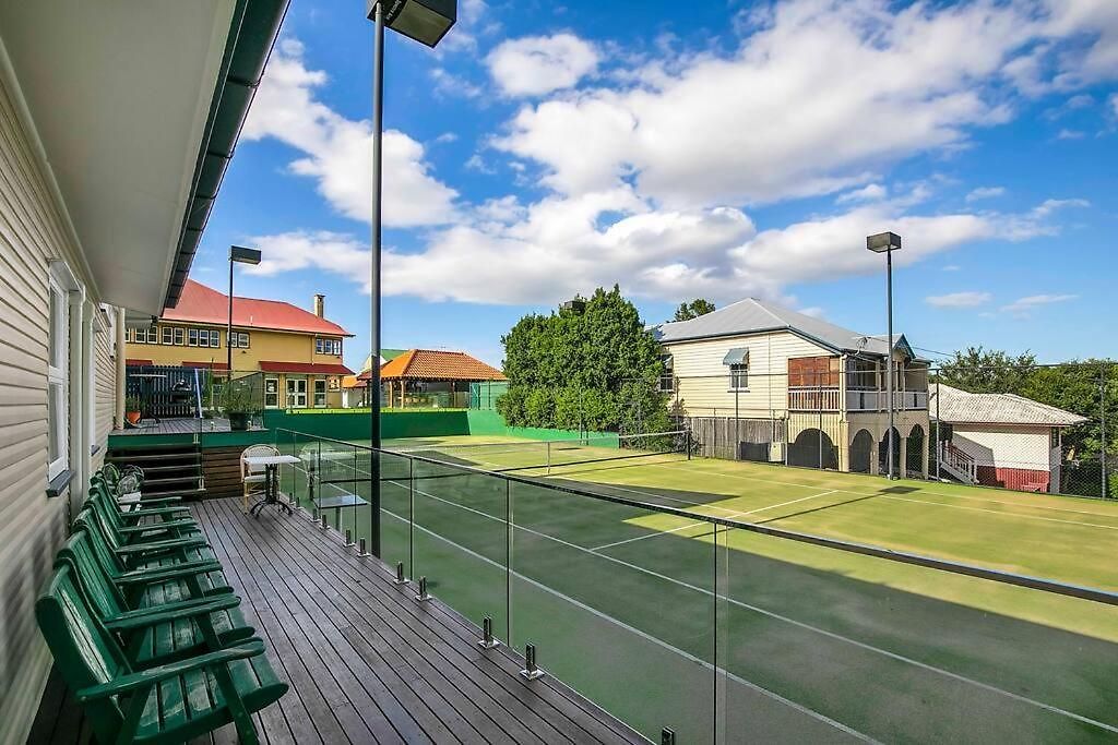 Oasis+spa Tennis Court Holiday home
