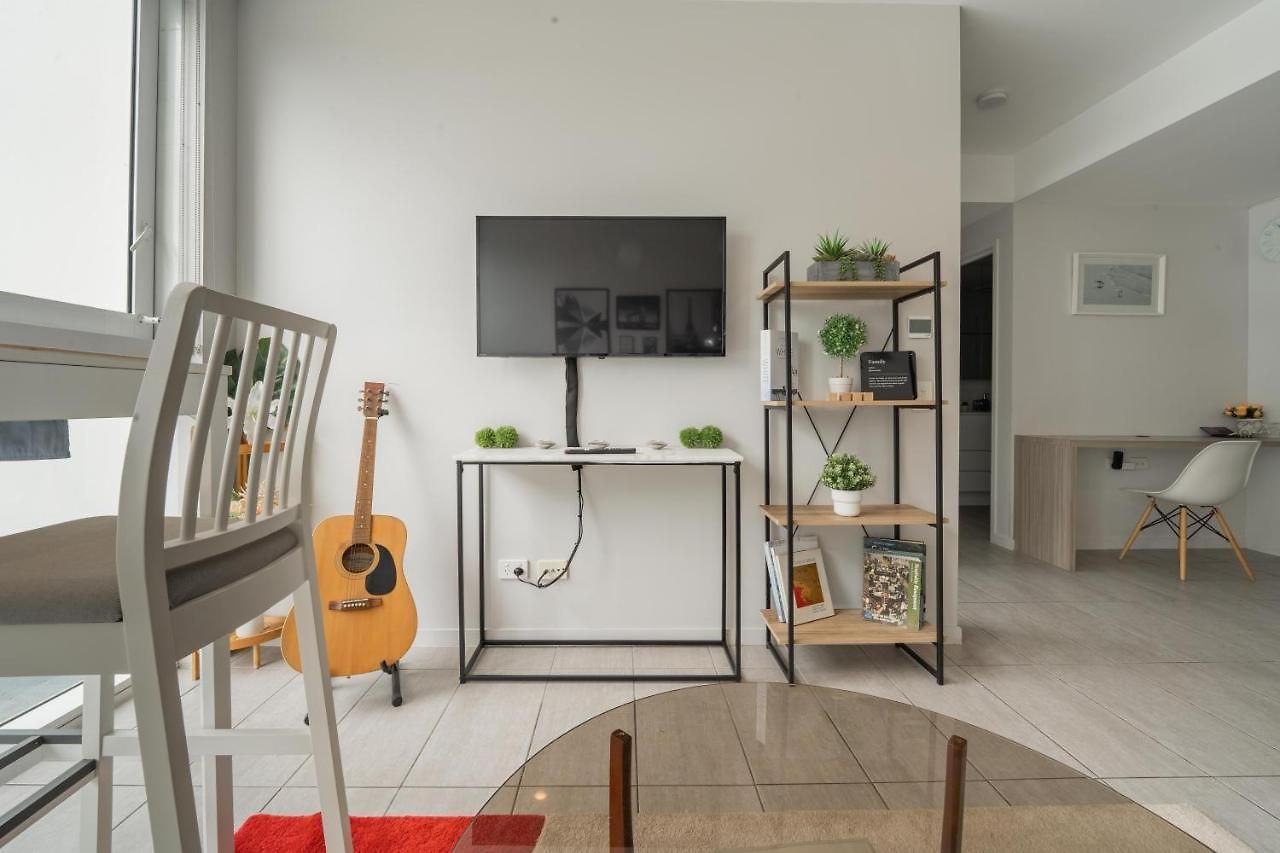 Apartment Fortitude Valley View 1b1b W Shared Pool Gym C11