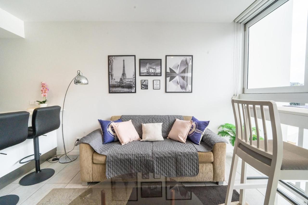Apartment Fortitude Valley View 1b1b W Shared Pool Gym C11
