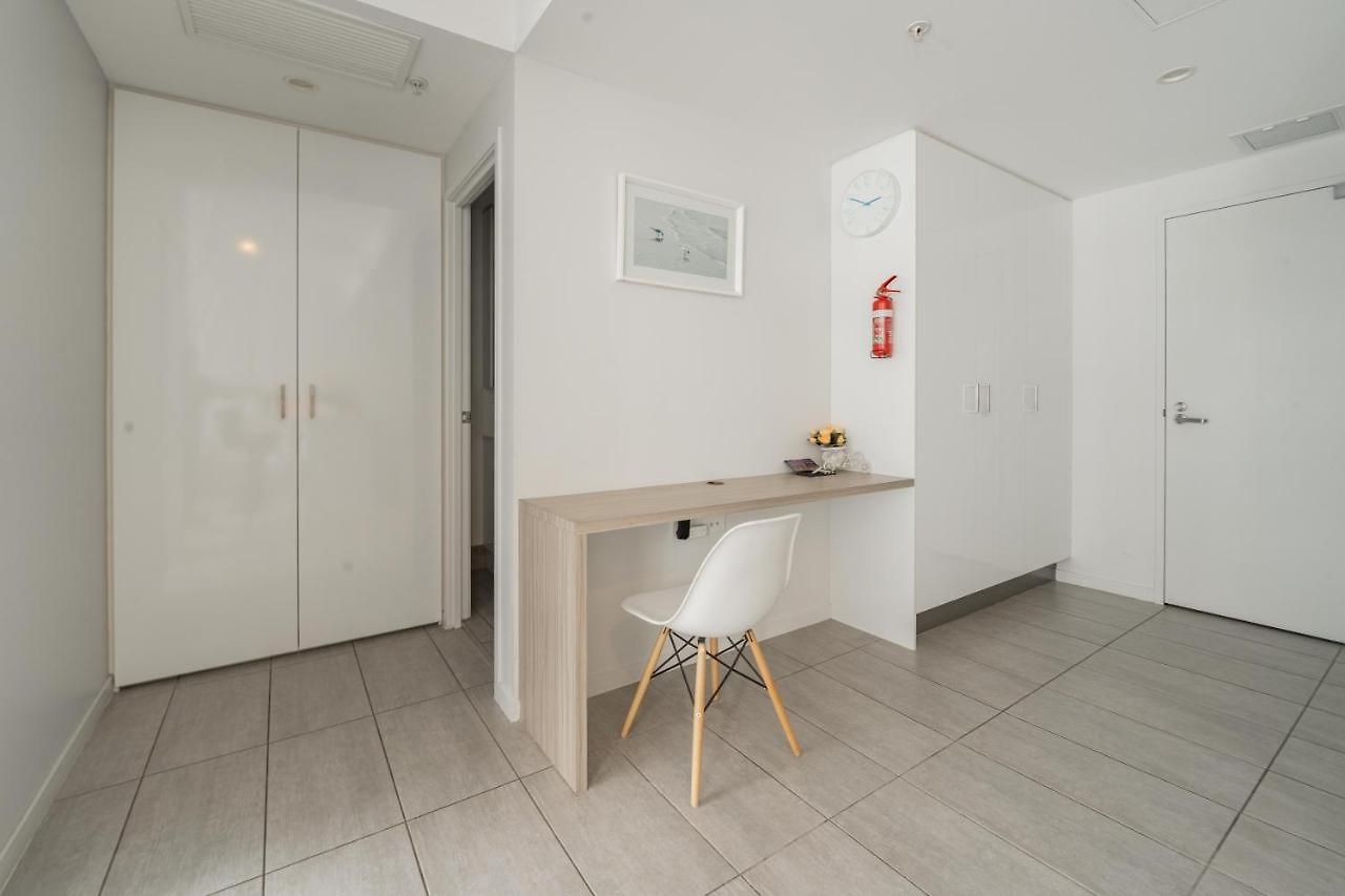 Fortitude Valley View 1b1b W Shared Pool Gym C11 Apartment *