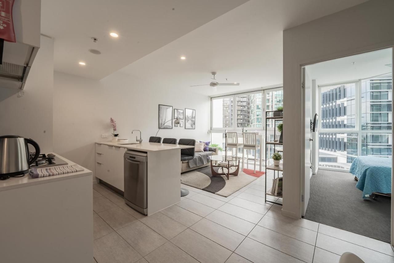Apartment Fortitude Valley View 1b1b W Shared Pool Gym C11 *