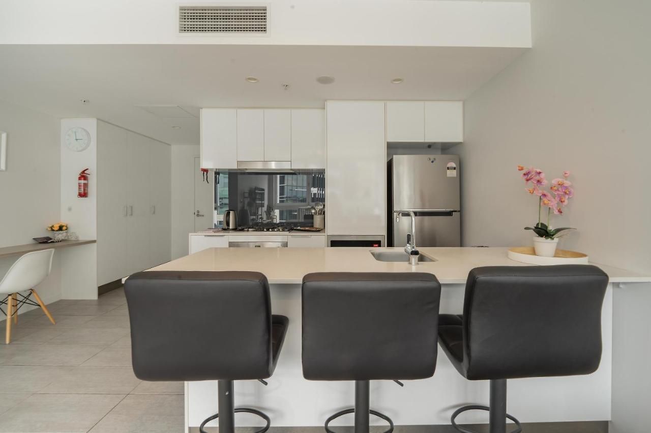 Apartment Fortitude Valley View 1b1b W Shared Pool Gym C11 *