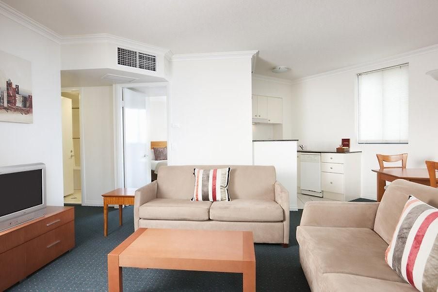 Hotel Mantra On Queen 4*