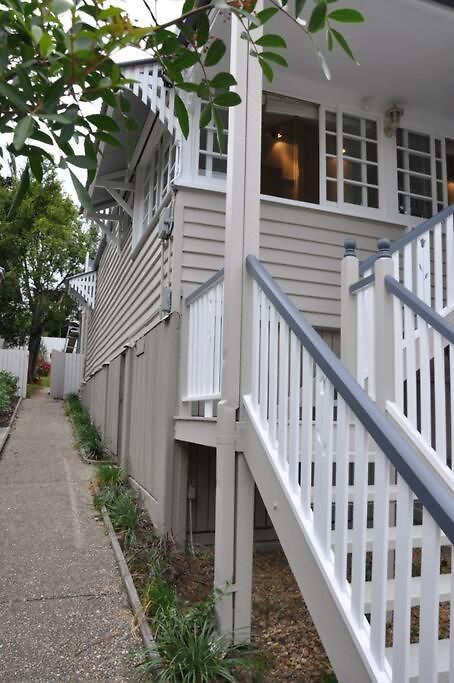 Quaint & Cosy 1 Bedroom In Queenslander. Apartment *