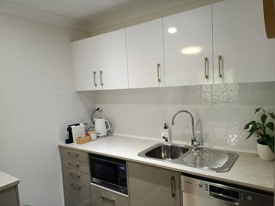 Adorable Private 2 Bedroom Guest + Pool