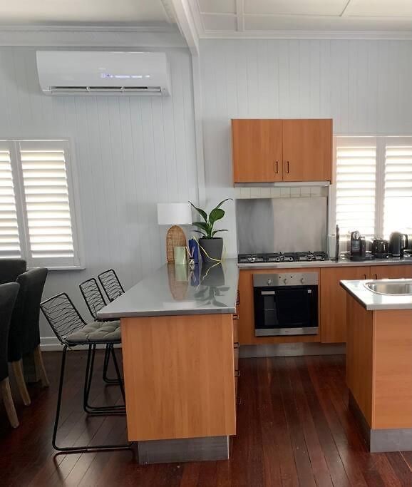 Holiday home Charming 1920's 4br Freestanding Plantation Qldr. Brisbane