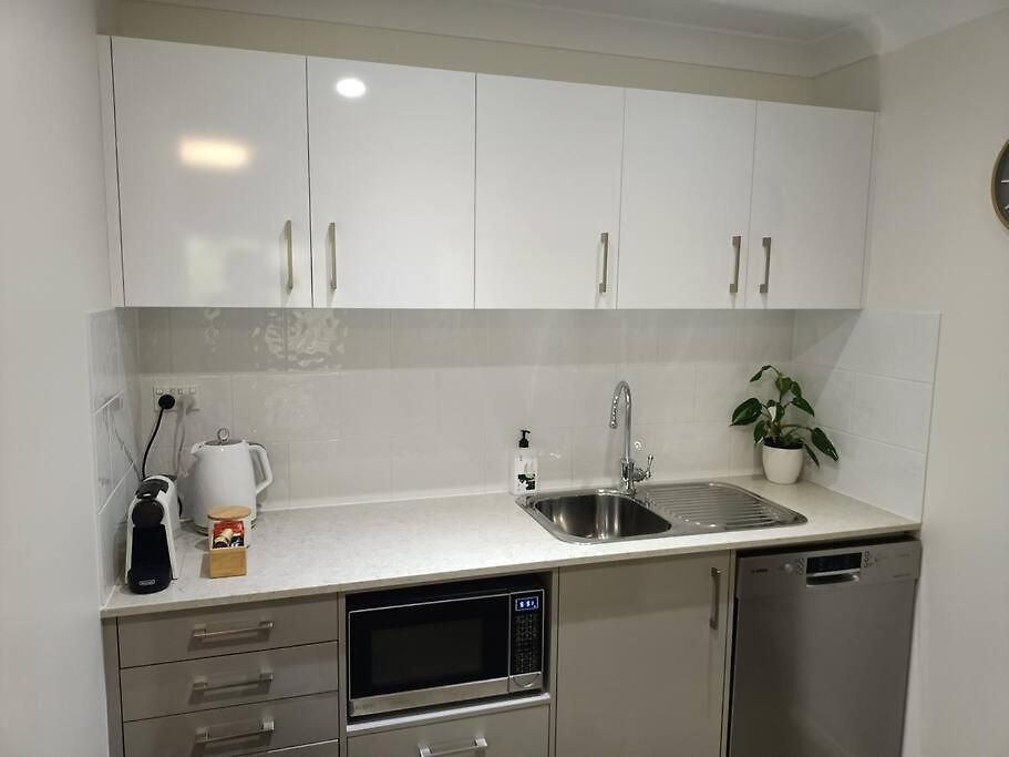 Adorable Private 2 Bedroom Guest + Pool Apartment