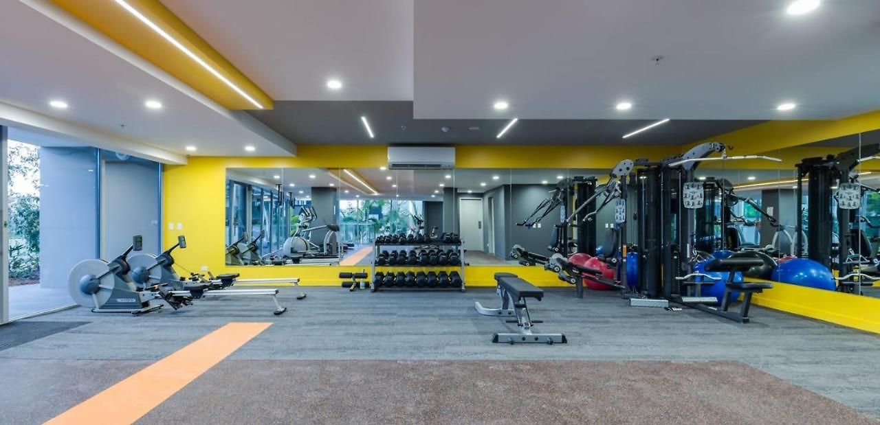 Modern Riverside Oasis - Gym Pool Wifi & Parking Brisbane