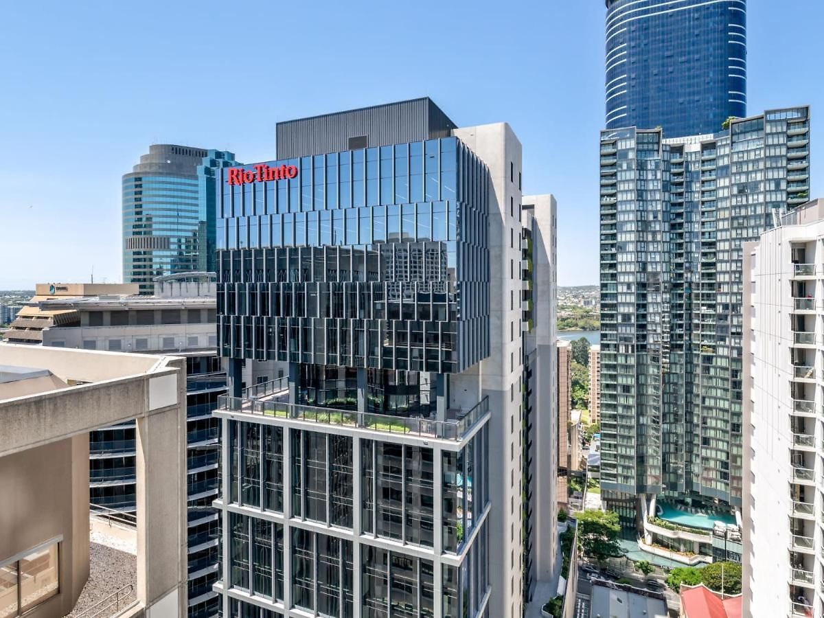Apartment Centre 3br With Stunning Views *
