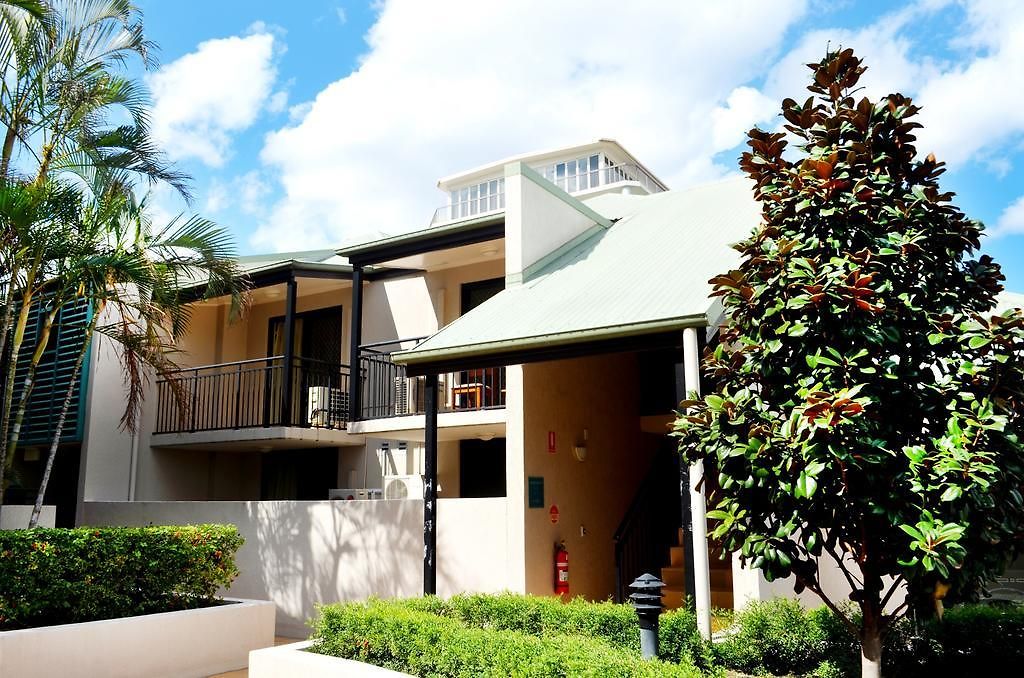 Spring Hill Mews Aparthotel 4*