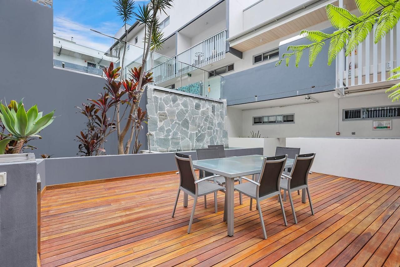 Luxurious 2br Abode In Superb Location!