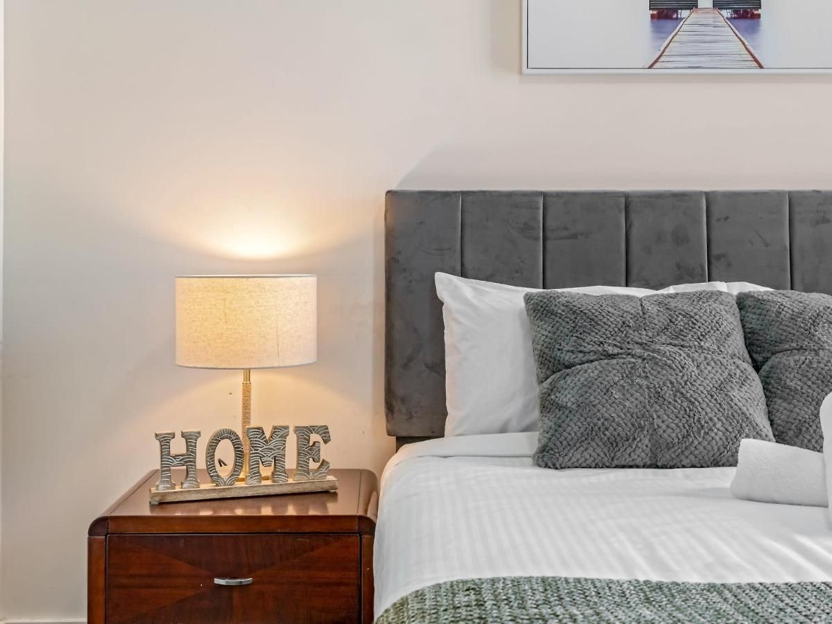 Centre 3br With Stunning Views Apartment *