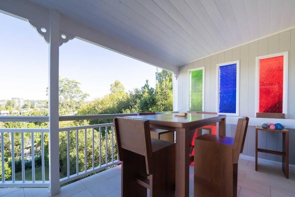 Holiday home West End Luxury 5b3b W Parking And Pod Music System M9 Brisbane