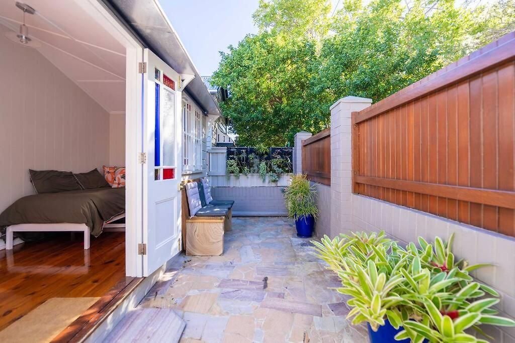 West End Luxury 5b3b W Parking And Pod Music System M9 Brisbane