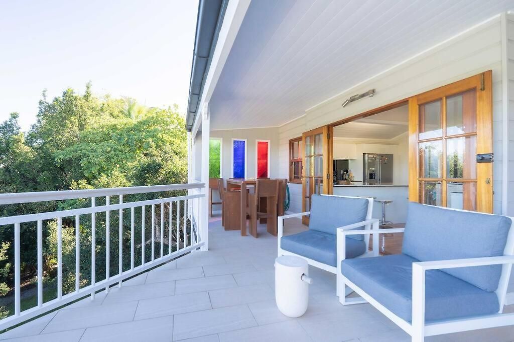 West End Luxury 5b3b W Parking And Pod Music System M9