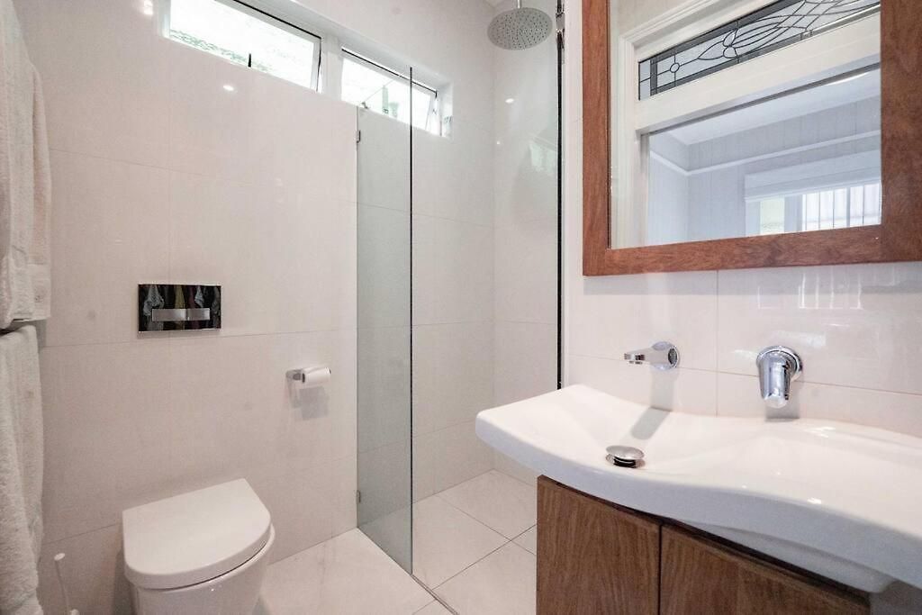 West End Luxury 5b3b W Parking And Pod Music System M9 *
