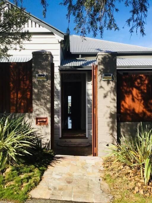 Holiday home West End Luxury 5b3b W Parking And Pod Music System M9 Brisbane