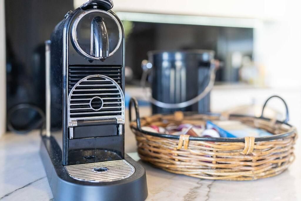 West End Luxury 5b3b W Parking And Pod Music System M9 Holiday home Brisbane