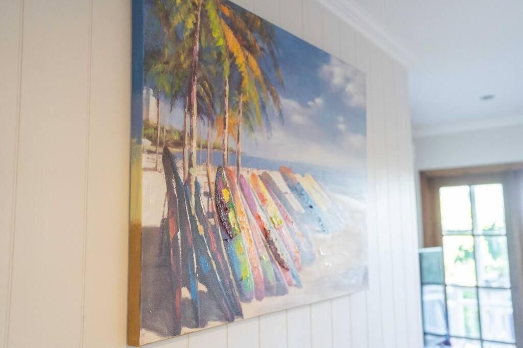 West End Luxury 5b3b W Parking And Pod Music System M9 Holiday home