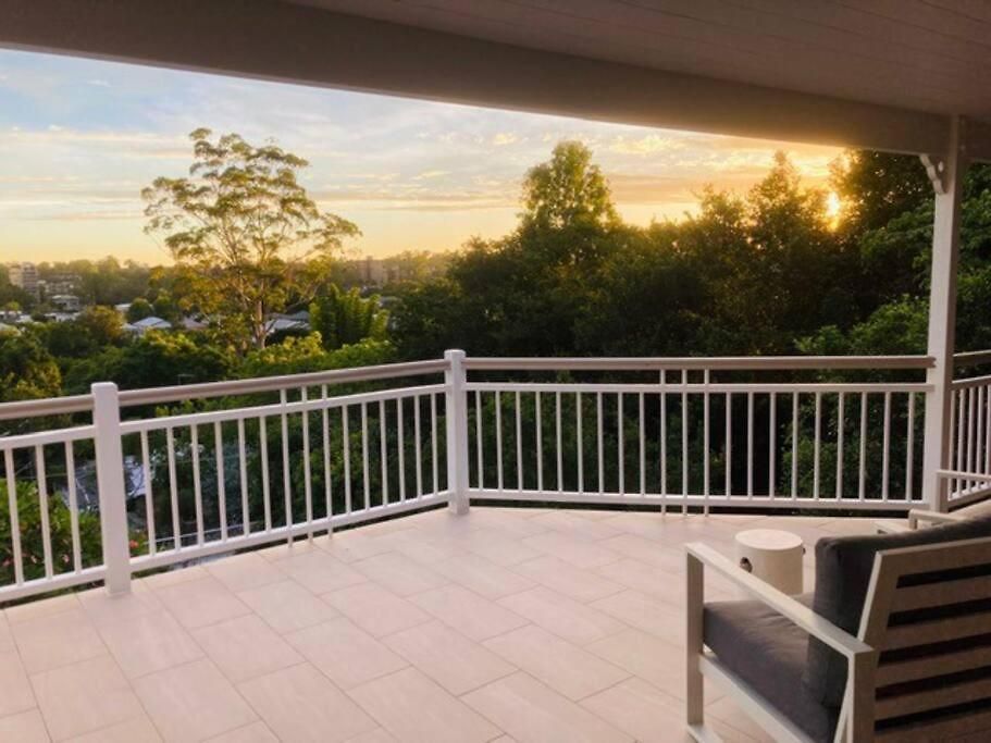 West End Luxury 5b3b W Parking And Pod Music System M9 *