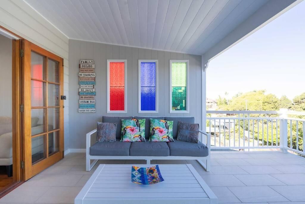 Holiday home West End Luxury 5b3b W Parking And Pod Music System M9 *