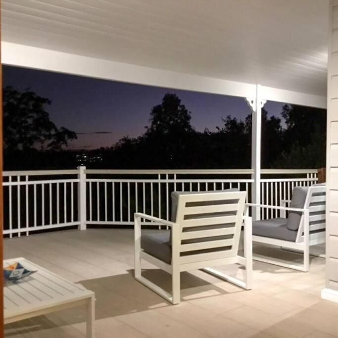 West End Luxury 5b3b W Parking And Pod Music System M9 Holiday home Brisbane