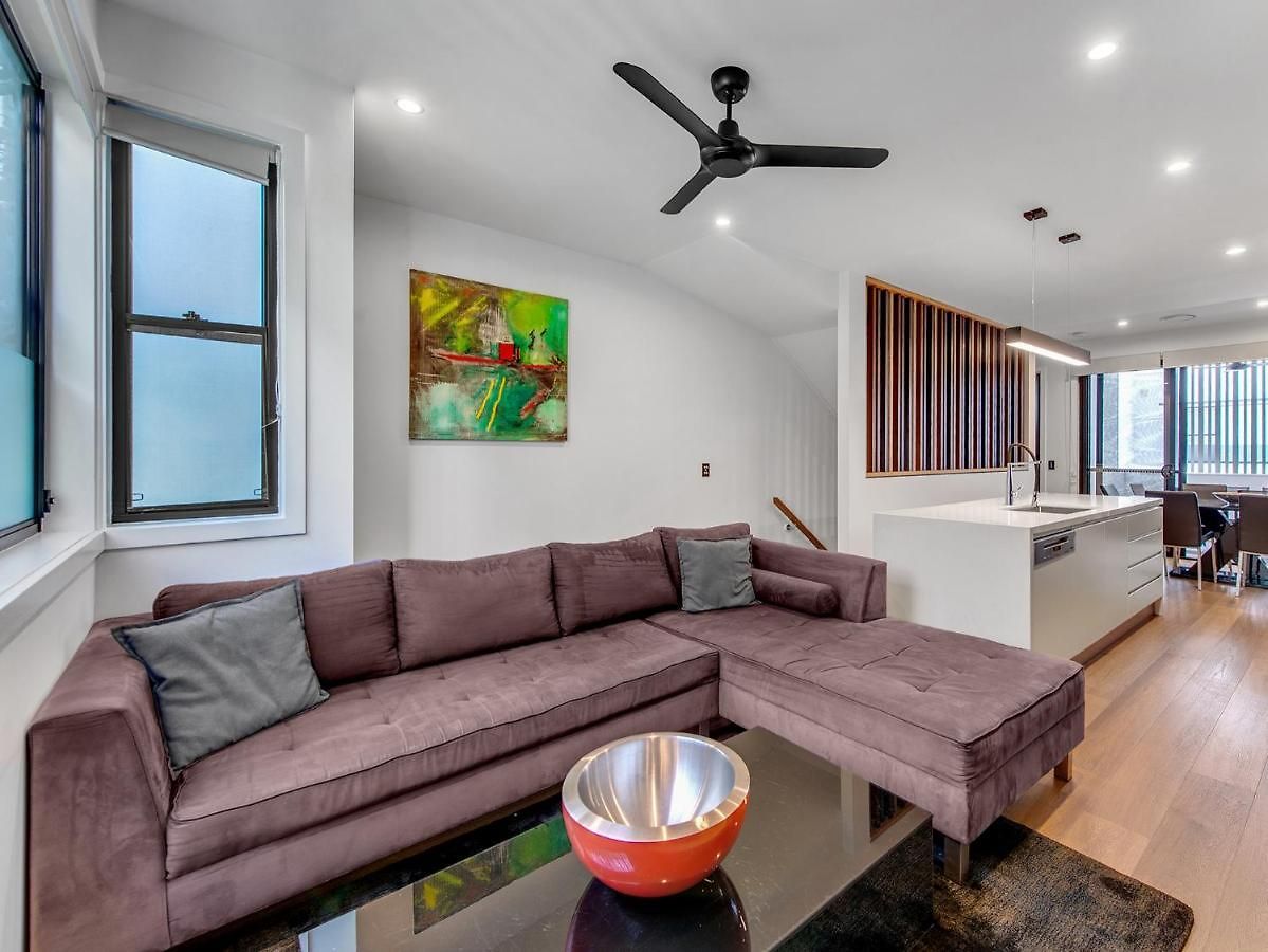J24b - Bulimba From