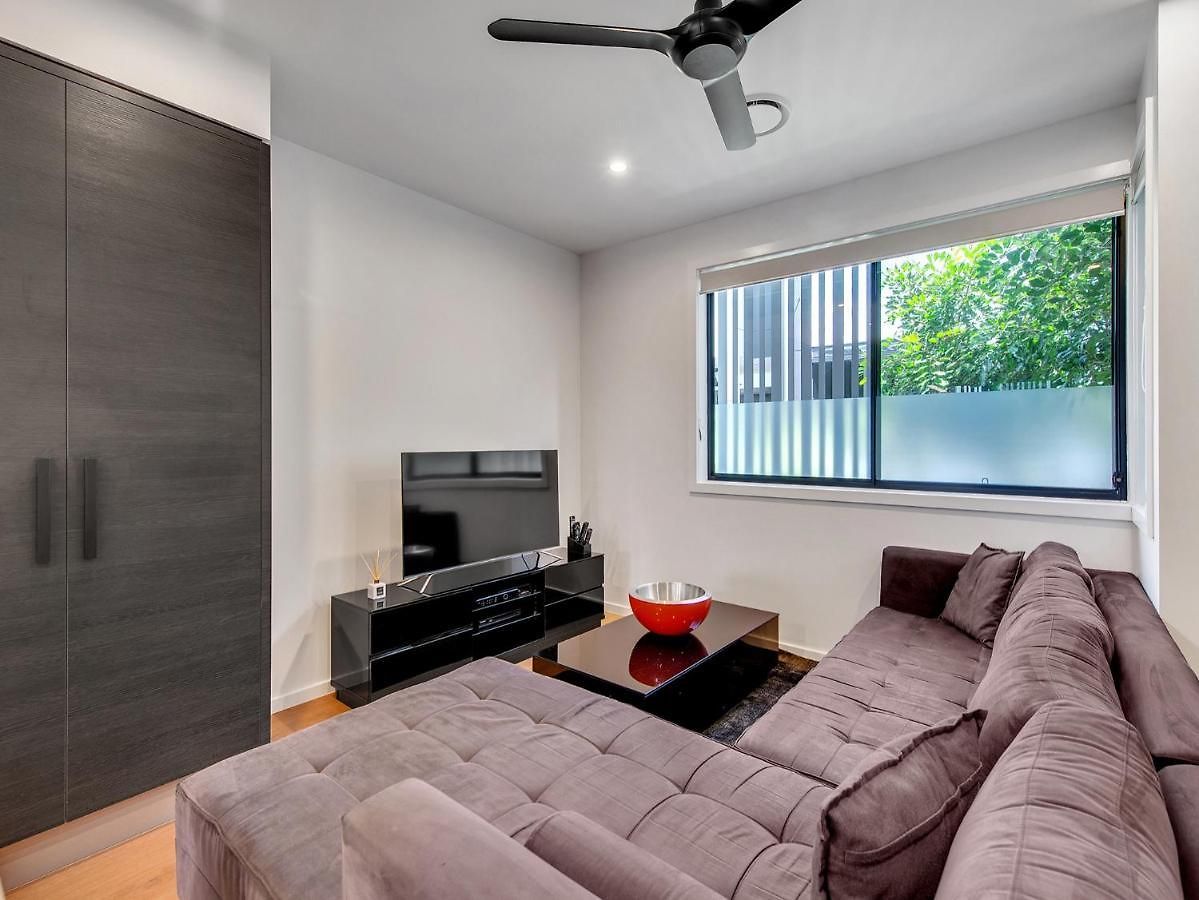 J24b - Bulimba From
