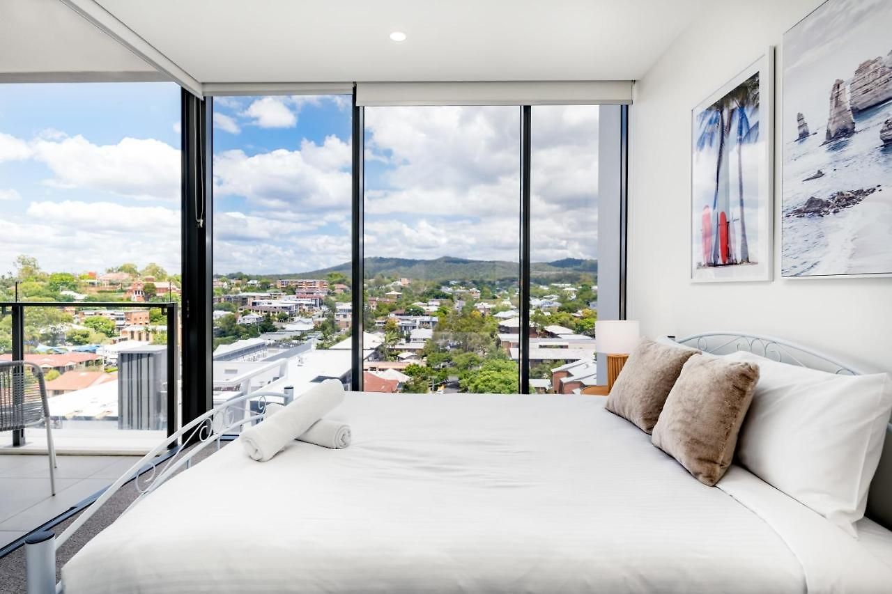 Brandnew Spacious And Stunning 1bed Apartment *